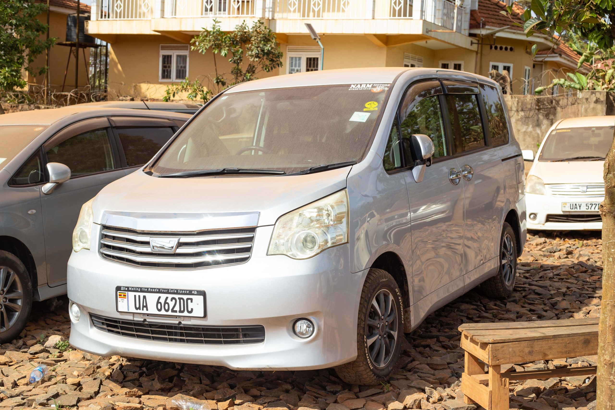 TOYOTA NOAH [Buy Now]